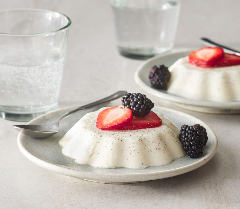 SES-easy-vanilla-panna-cotta-recipe-7644315-hero-01-f35d85d0592b46ddbeb78be99980533e